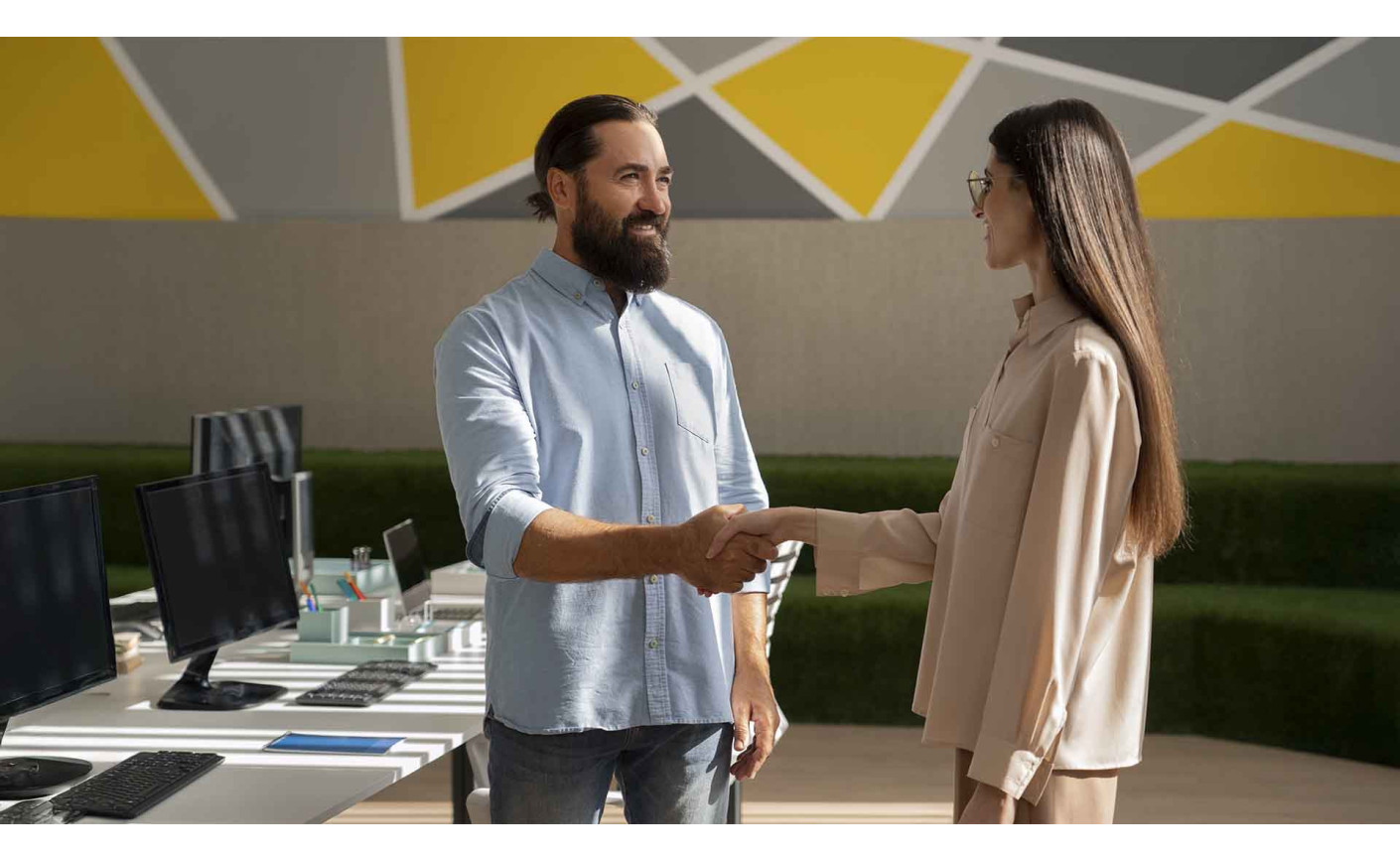 Personalized Gifts to Retain Customers: 7 Premium Options