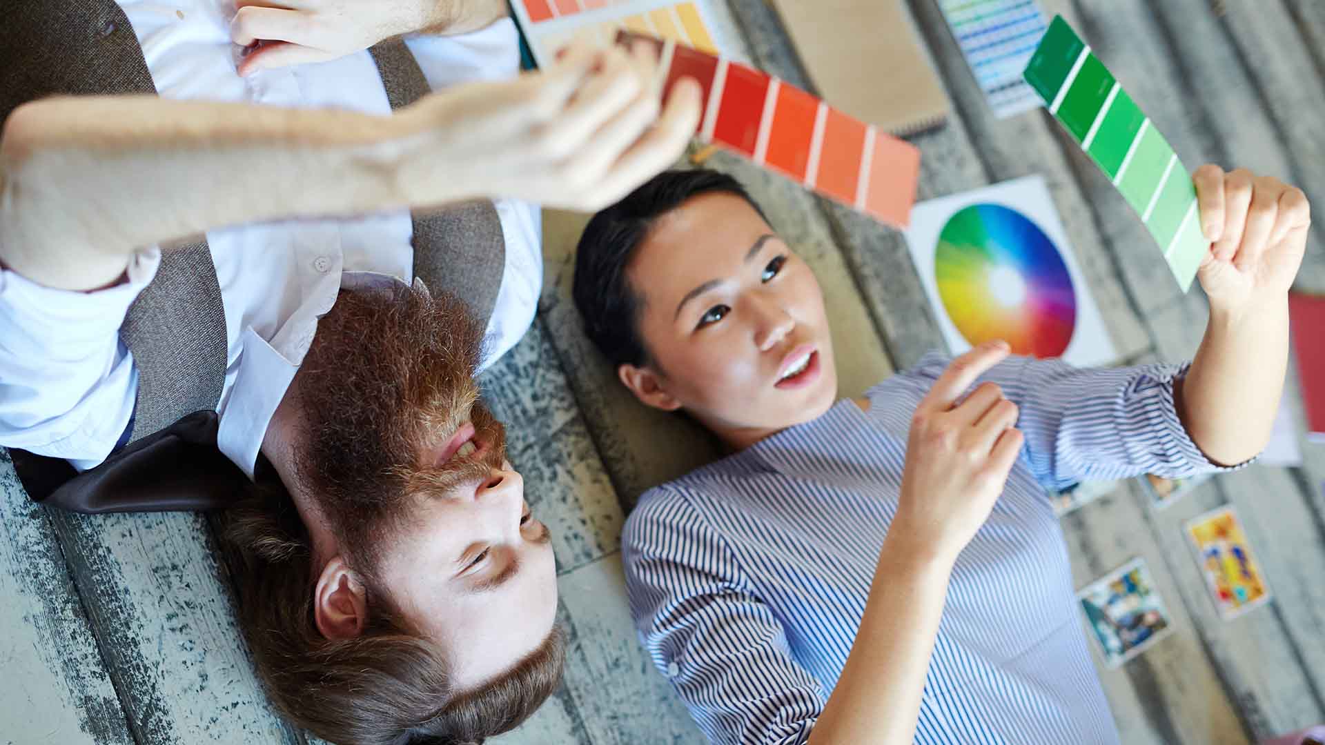 Table of suggested color combinations for personalized gifts design and maximizing the impact of promotional gifts.